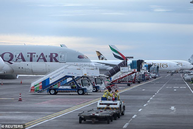 Se advierte a los australianos que no cancelen vuelos a Medio Oriente a pesar del caos en los viajes a medida que se extiende el conflicto con Irán