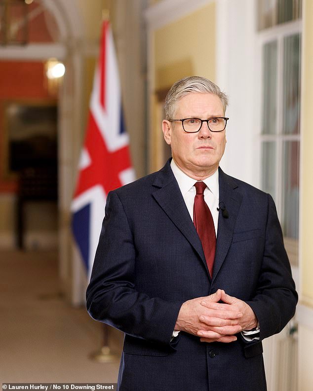 Reino Unido presenta un plan de rescate para los británicos atrapados en los países del Golfo: el primer ministro permite a Estados Unidos utilizar bases británicas para lanzar ataques contra Irán mientras los ministros se preparan para una evacuación masiva a través de Arabia Saudita