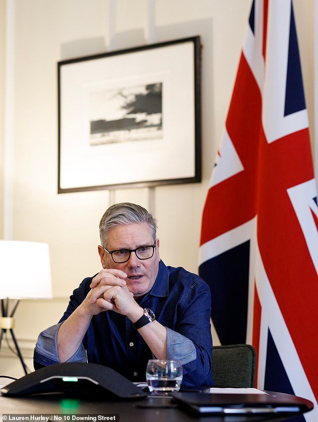 El ‘débil’ Stormer es criticado por declaraciones ‘indirectas’ sobre los ataques estadounidenses a Irán: el primer ministro permite a Trump usar dos bases de la RAF… pero insiste en que los ataques fueron un acto ‘defensivo’