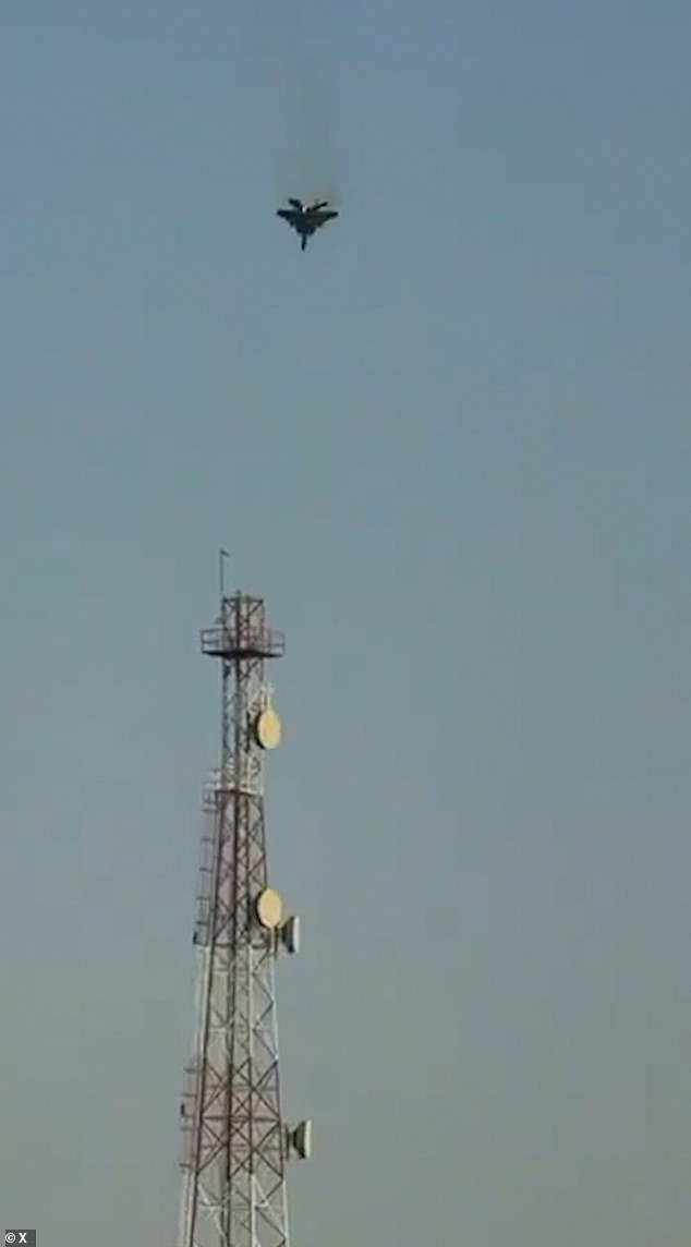 «Varios» aviones de combate estadounidenses se estrellan en Kuwait pero la tripulación sobrevive, dicen las autoridades, mientras un video muestra un avión en llamas en picada