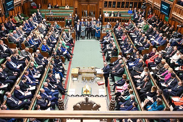 Los parlamentarios obtendrán un aumento salarial del 5% en abril, más que los trabajadores del NHS, y deberían ganar 110.000 libras esterlinas en 2029, según el organismo de control.