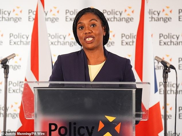 Kemei ha declarado la guerra al «reclutamiento de personas despiertas» y ha prometido poner fin al reclutamiento por diversidad