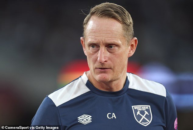 El Chelsea ha contratado a la ex estrella de Leeds y Brighton como entrenador de porteros para ayudar a Robert Sánchez hasta el final de la temporada.