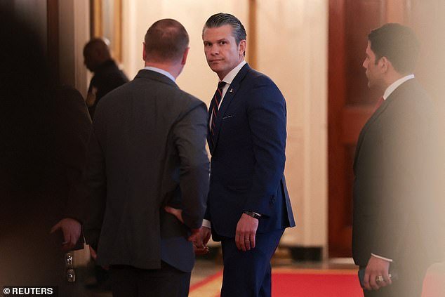 Base naval ‘cerrada’ después de que un intruso llegara en barco