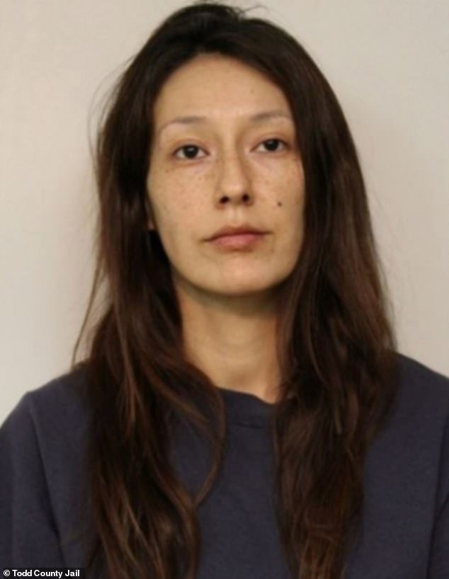 Madre de Minnesota, de 37 años, asesina a su hijo de 6 años, prende fuego a su casa y su hermano de 5 años muere en llamas