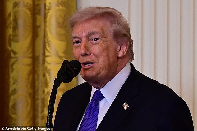 Trump dice que asistirá a la cena de corresponsales de la Casa Blanca después de años