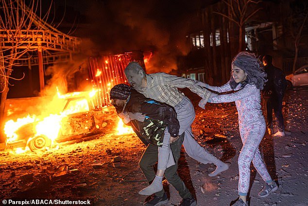 El Pentágono critica a Keir Starmer por «tomarse la mano y aferrarse a las perlas» por los ataques de Estados Unidos a Irán, mientras Kemi Badenoch dice que teme a sus propios electores.