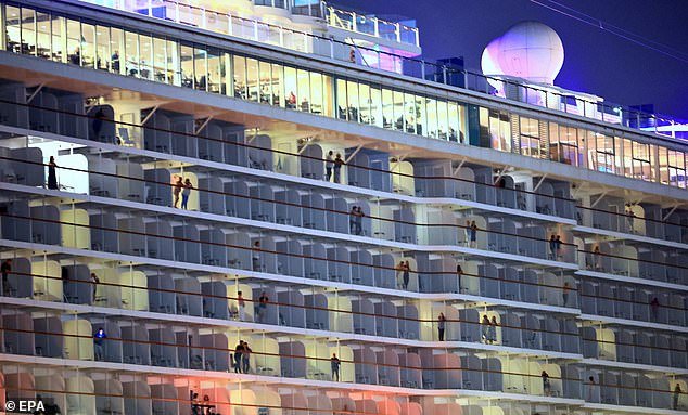 Miles de cruceristas han quedado varados en puertos del Golfo por la guerra de Irán