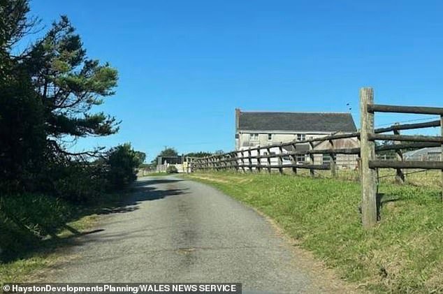 La lucha de una pareja para salvar su granja a pesar de décadas de vida ilegal ha ganado