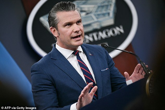 Pete Hegseth lanza un grito de batalla a las tropas estadounidenses en Irán, declara que «nosotros no empezamos esta guerra» y revela una conspiración nuclear que amenaza a Estados Unidos.