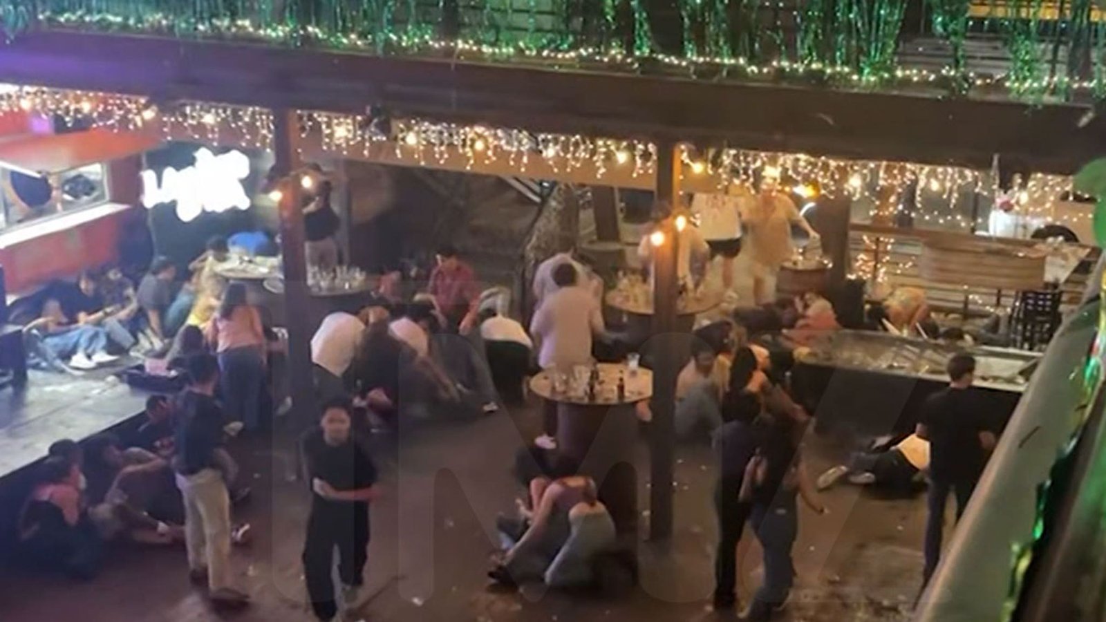 Video muestra las secuelas del tiroteo masivo en Texas, caos dentro de un bar de Austin