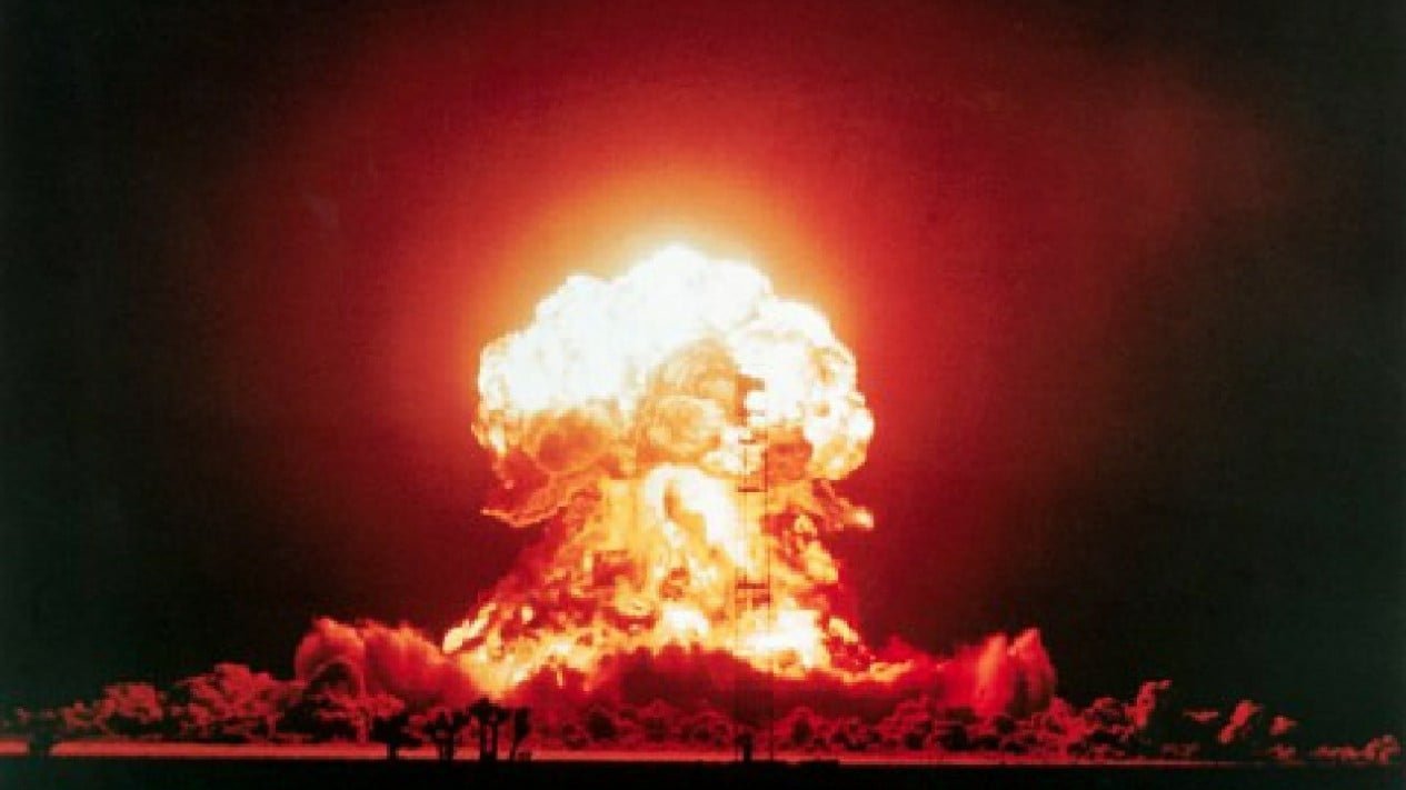 62fb6d6b093f5-ilustrasi-perang-nuklir_1265_711.jpg