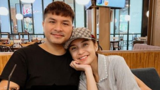 Inicialmente, Chelsea Olivia experimentó sangrado durante 2 meses y un estómago hinchado que la llevó a 4 operaciones, pensó que estaba embarazada.