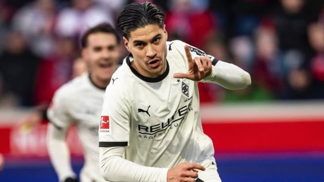 La confusión de Kevin Dix tras un gol que no era de penalti fue anulado por el VAR en la Bundesliga