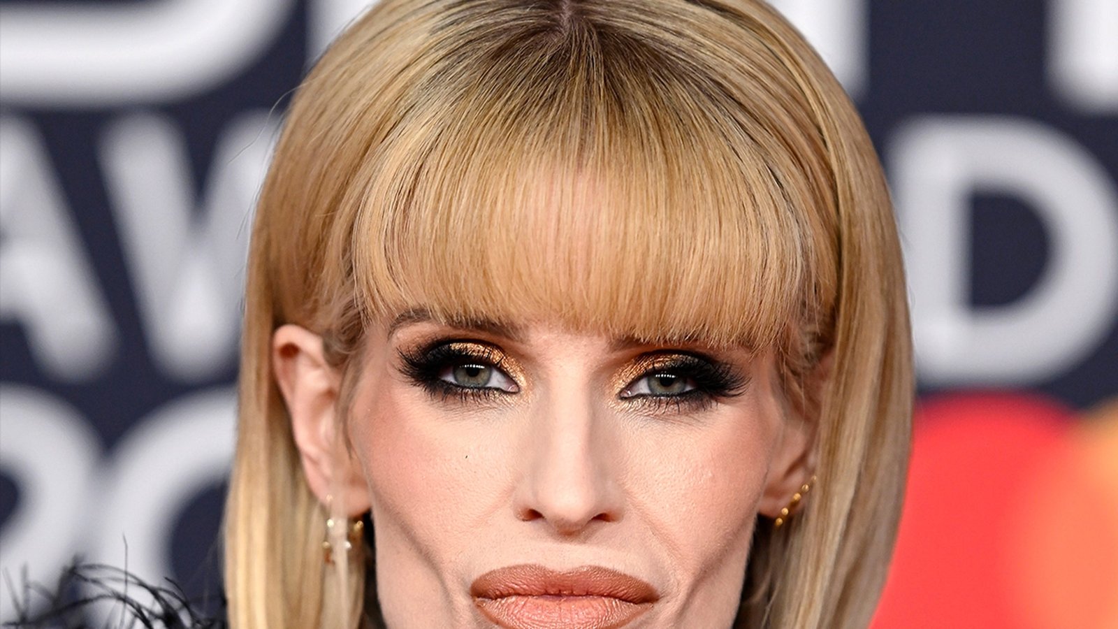 Kelly Osbourne critica el desempeño de los BRIT