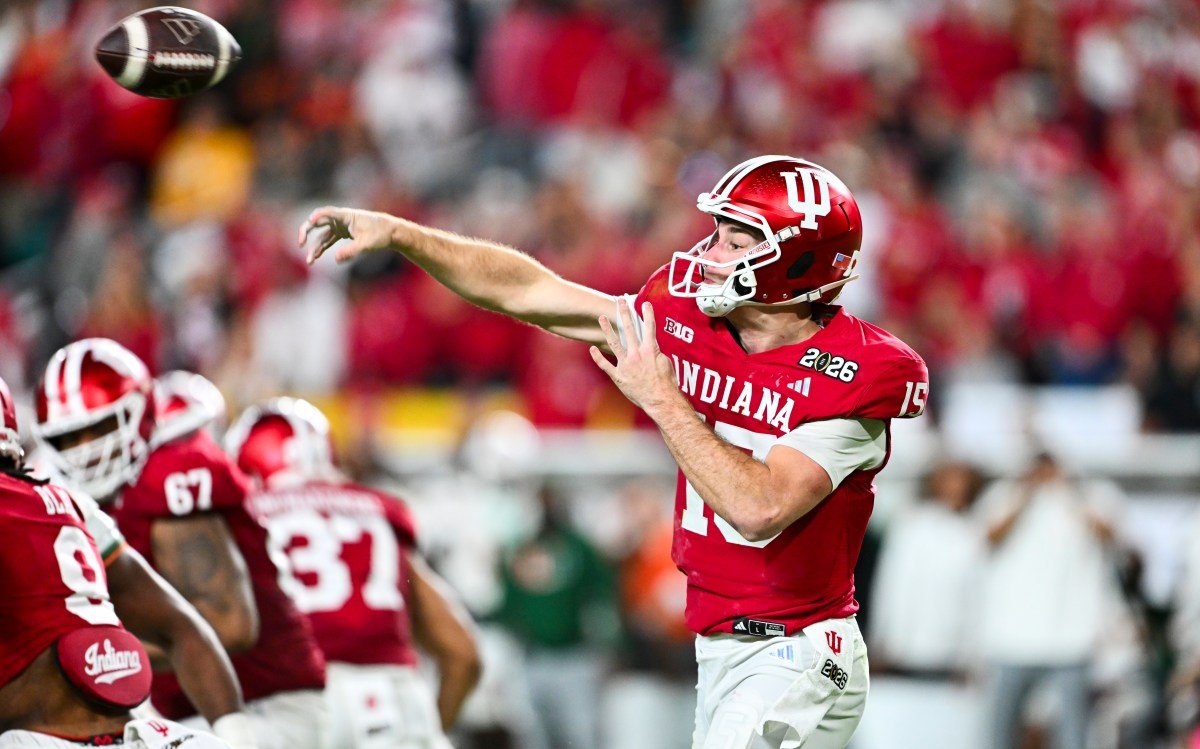 El portero Fernando Mendoza cree firmemente en lo que puede hacer por los Raiders.