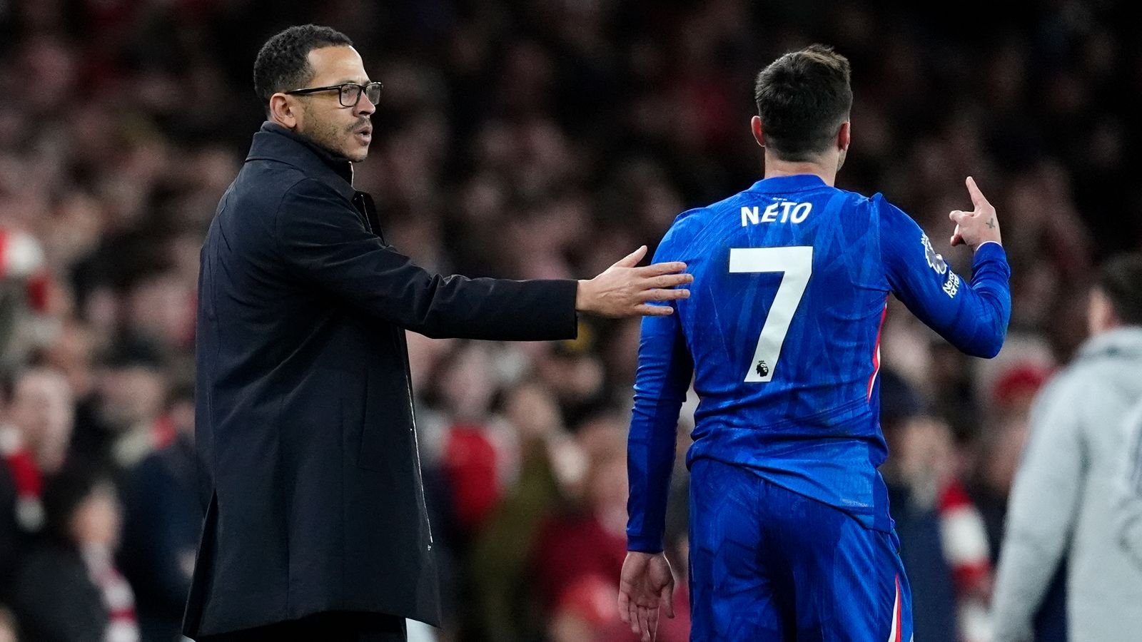 Chelsea: Gary Neville predice que el equipo de Liam Rosenia se mantendrá entre los cinco primeros a pesar de caer al sexto lugar después de la derrota del Arsenal. noticias de futbol