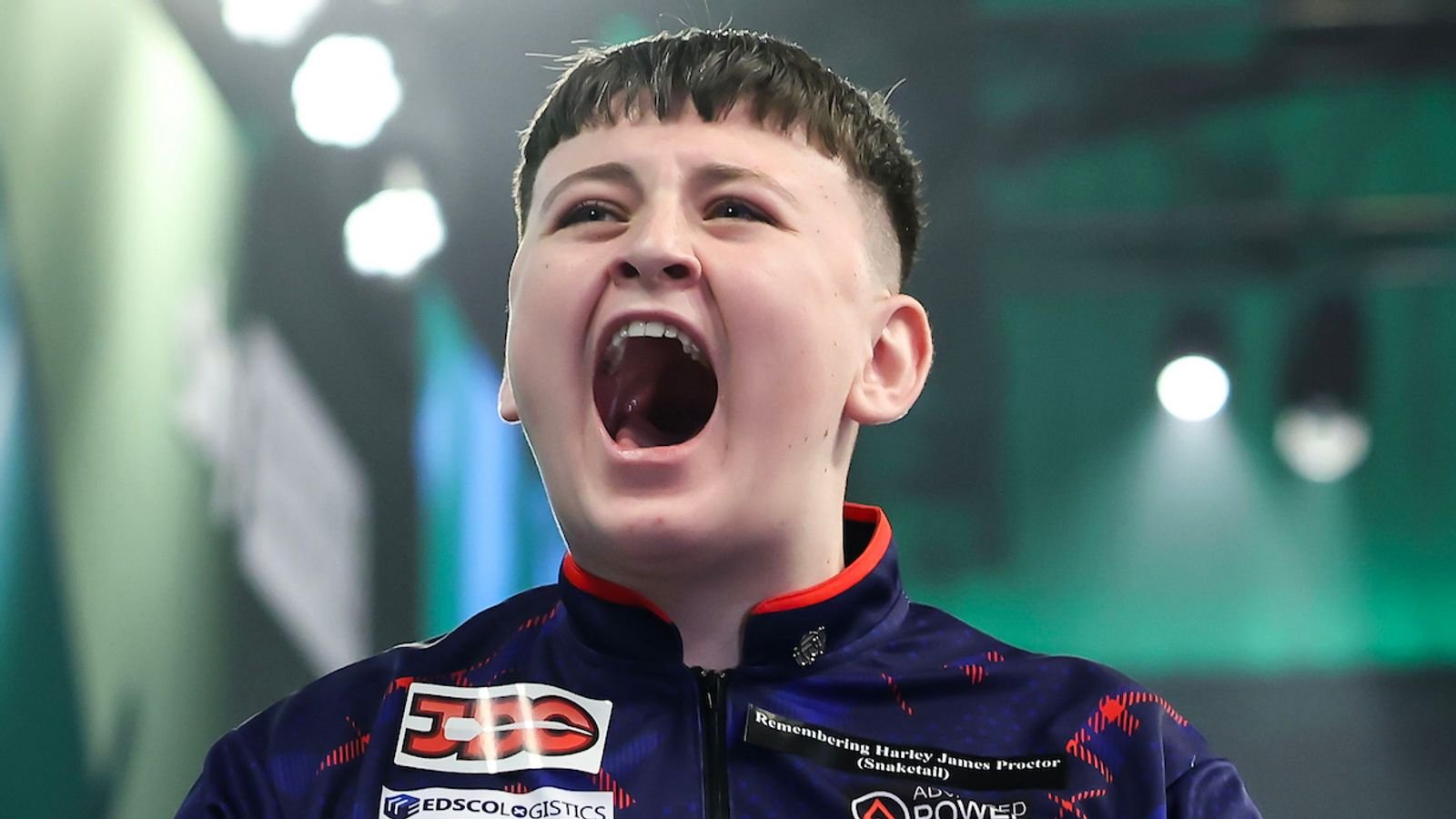 Mitchell Lawrie, de 15 años, se convierte en el número 1 mundial de la WDF más joven en lanzar nueve dardos en el JDC Advance Tour Darts News