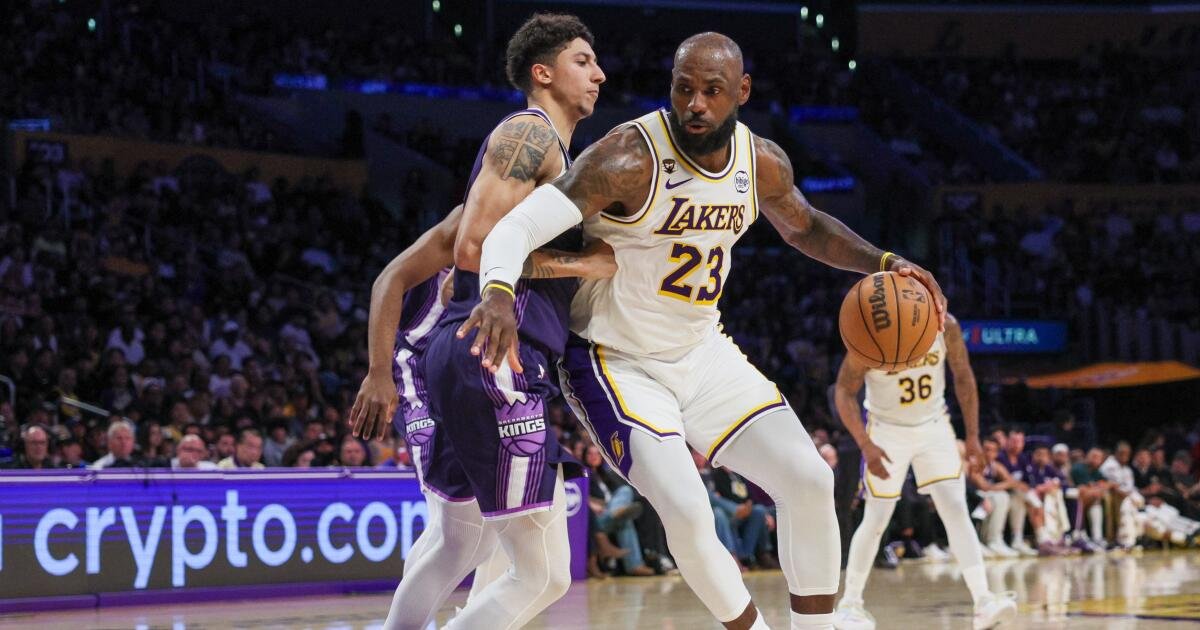 Luka Doncic y LeBron James impulsan a los Lakers en una victoria dominante sobre los Kings