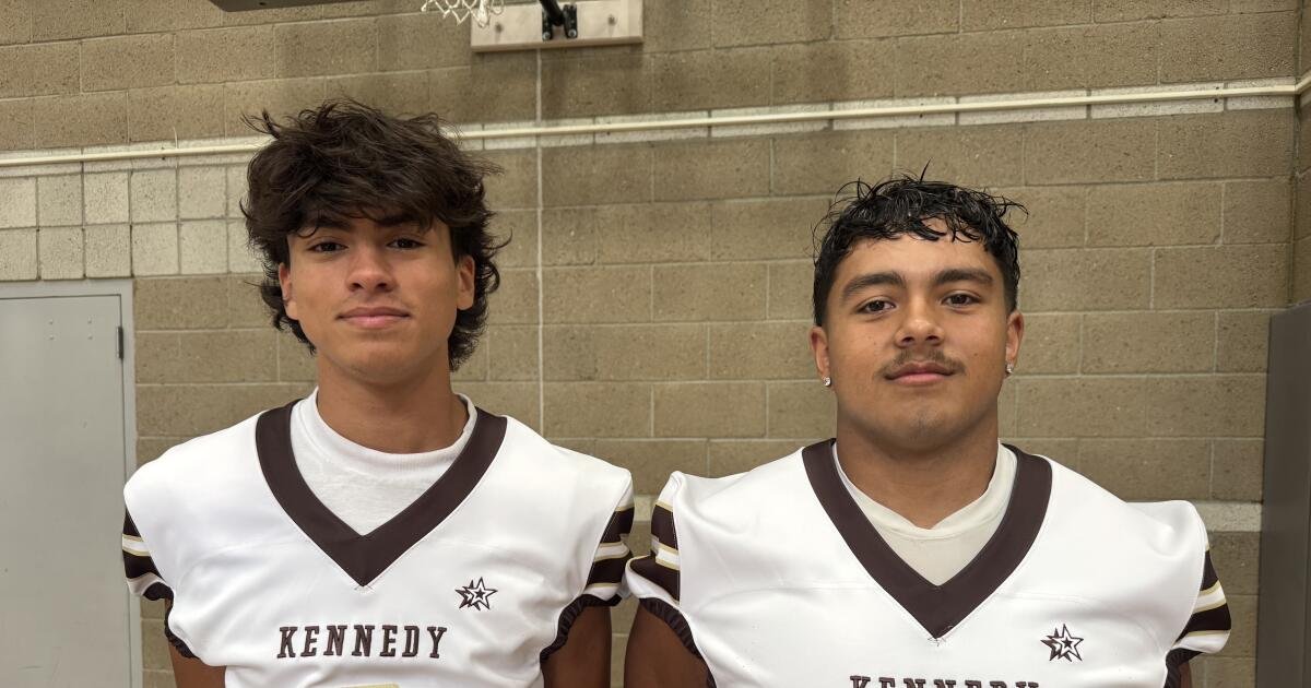 Charla preparatoria: Los estudiantes-atletas de fútbol son honrados en banquetes anuales